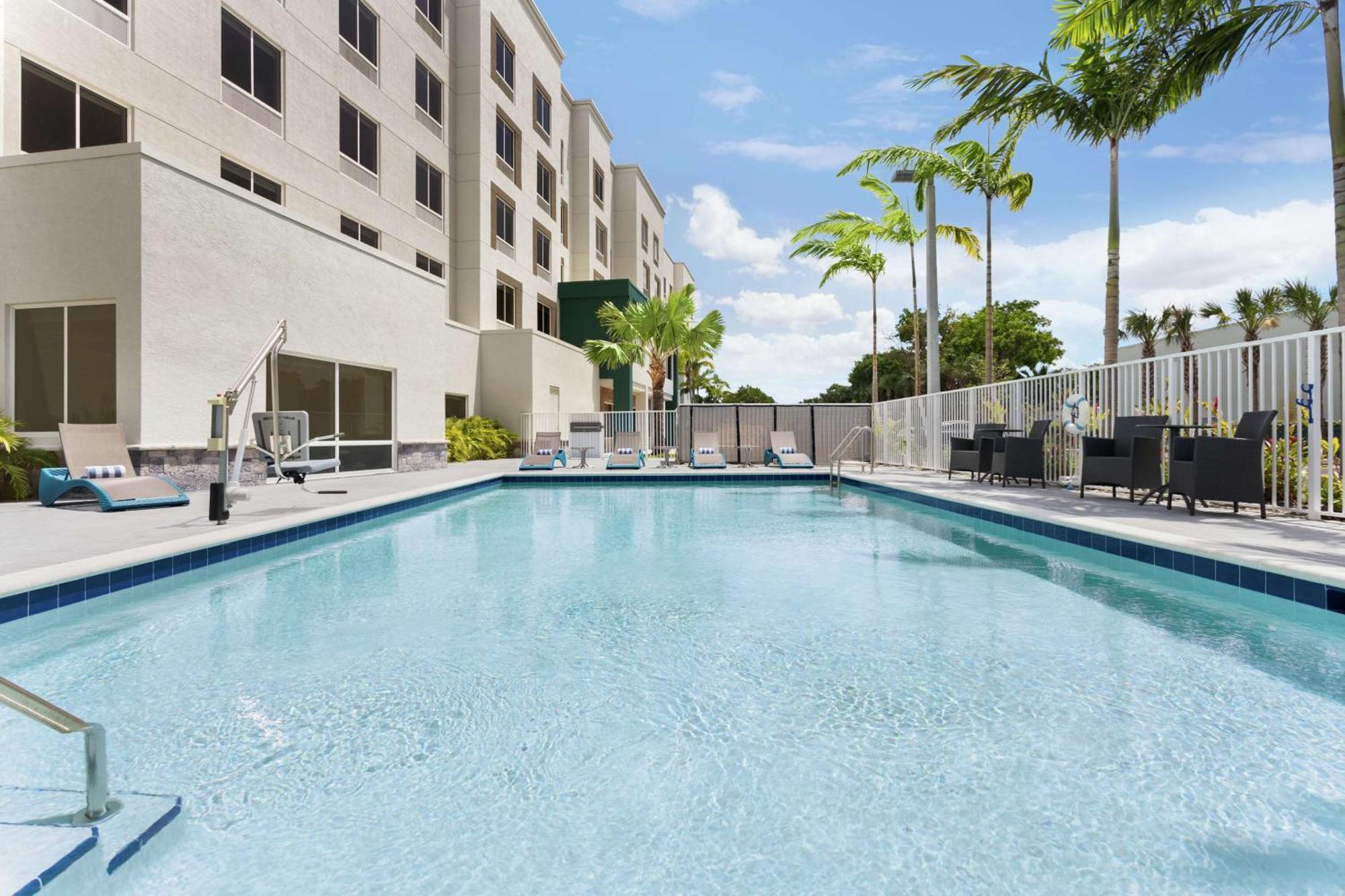 Hampton Inn & Suites Miami, Kendall, Executive Airport Country Walk Exterior photo